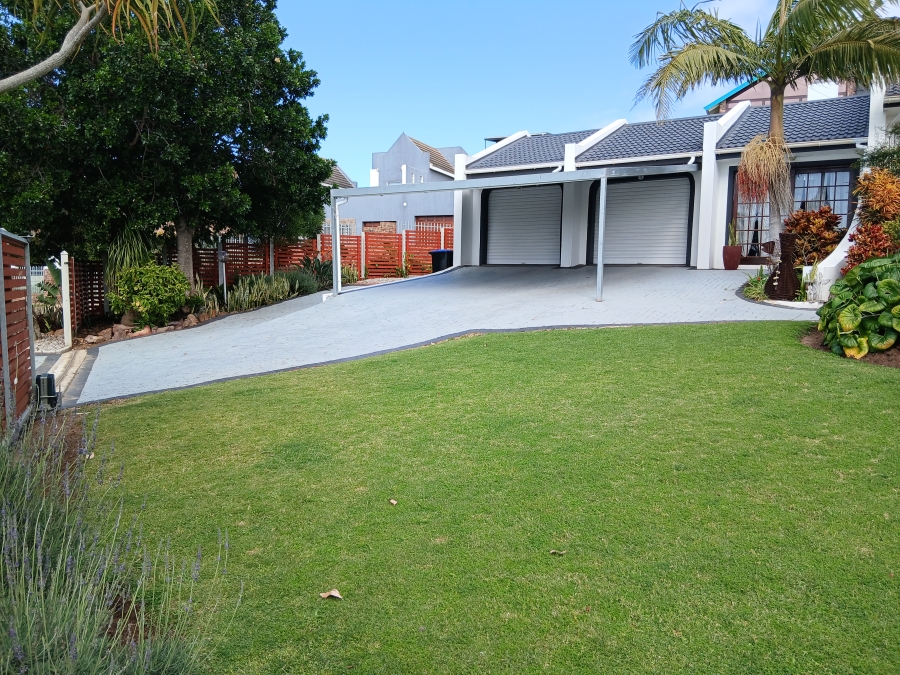 3 Bedroom Property for Sale in Wavecrest Eastern Cape